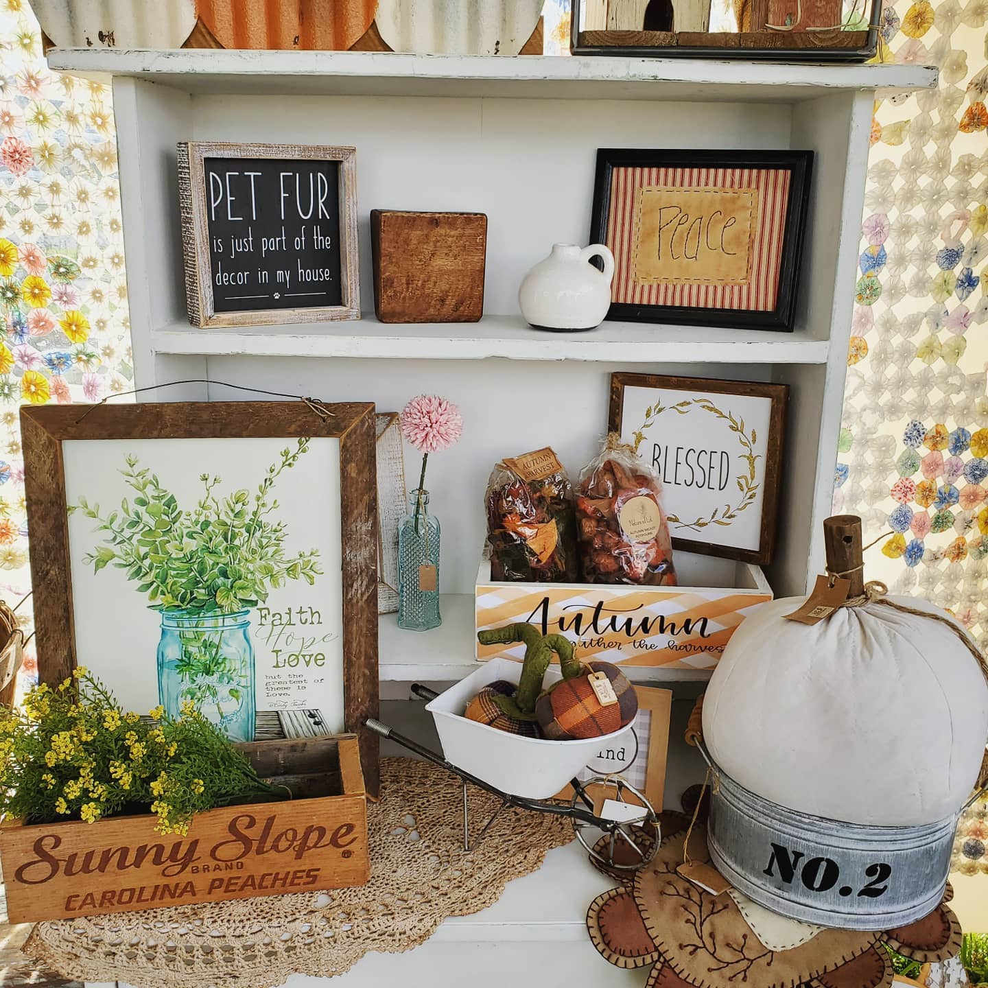 CHARM AT THE FARM FALL DISPLAY 